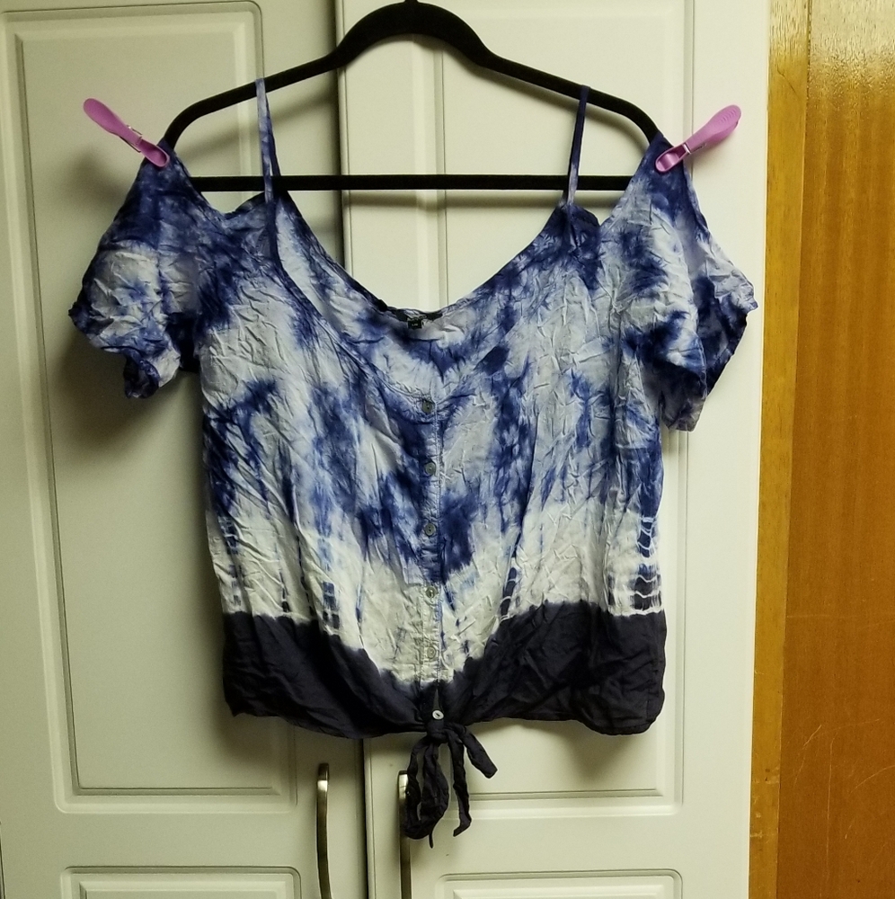 🍁🌺Buffalo off shoulder short sleeved tie dye top with front tie and buttons